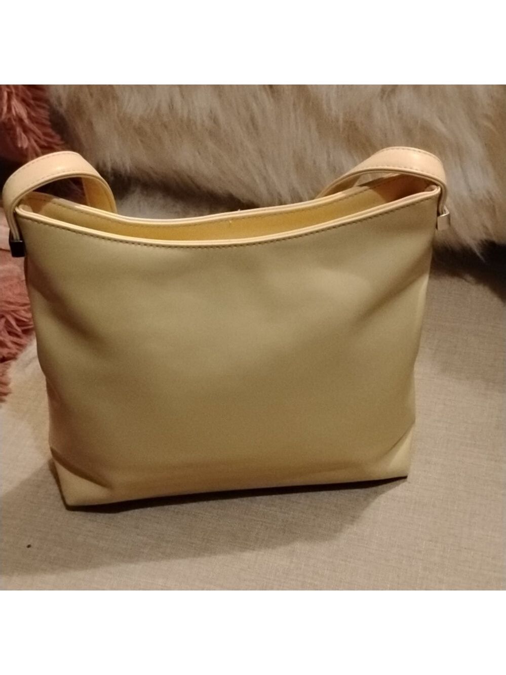 Mondani New York Cream Leather Shoulder Bag. ZIP Close. Like New. - Picture 3 of 10
